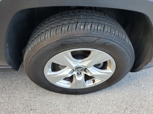 Used 2021 Toyota RAV4 XLE w/ Convenience Package image 8