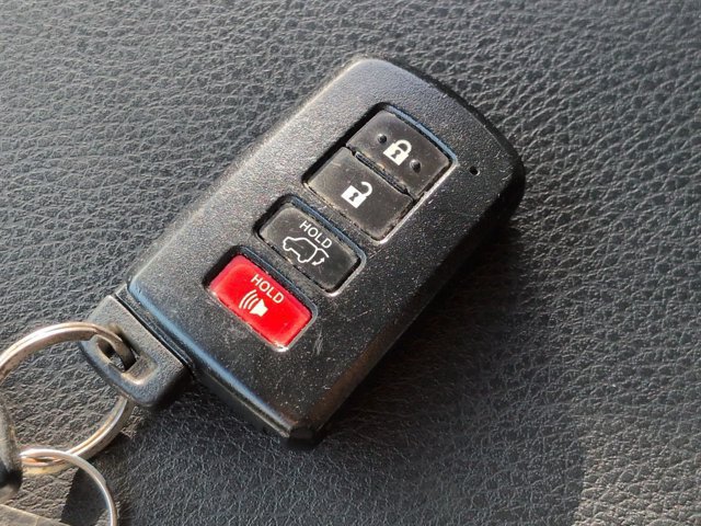 Used 2018 Toyota Highlander Limited FWD image 28