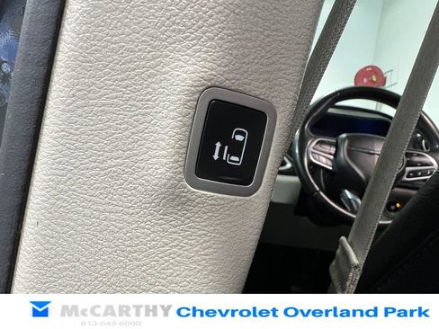 Used 2022 Chrysler Pacifica Touring-L FWD image 29