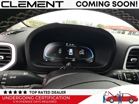 Used 2024 Hyundai Venue Limited FWD image 2