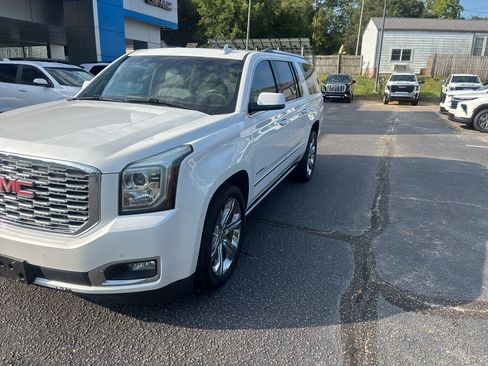 Used 2019 GMC Yukon XL Denali w/ Denali Ultimate Package AWD/4WD image 2