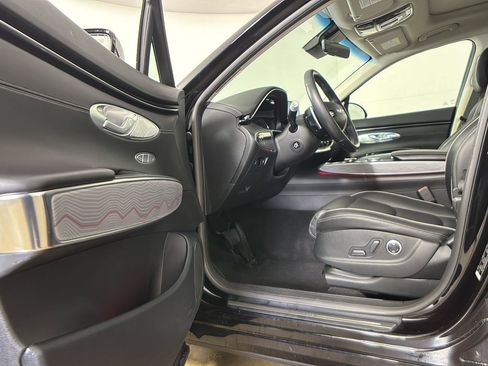 Used 2024 Genesis GV70 2.5T w/ Advanced Package AWD/4WD image 2