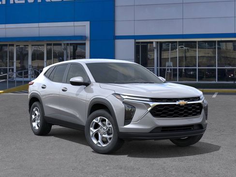 New 2026 Chevrolet Trax LS image 7