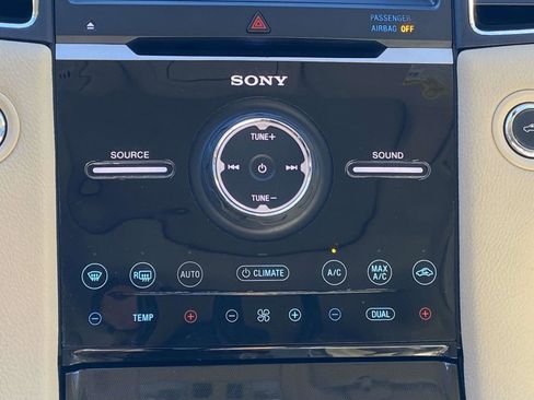 Used 2017 Ford Taurus Limited image 28