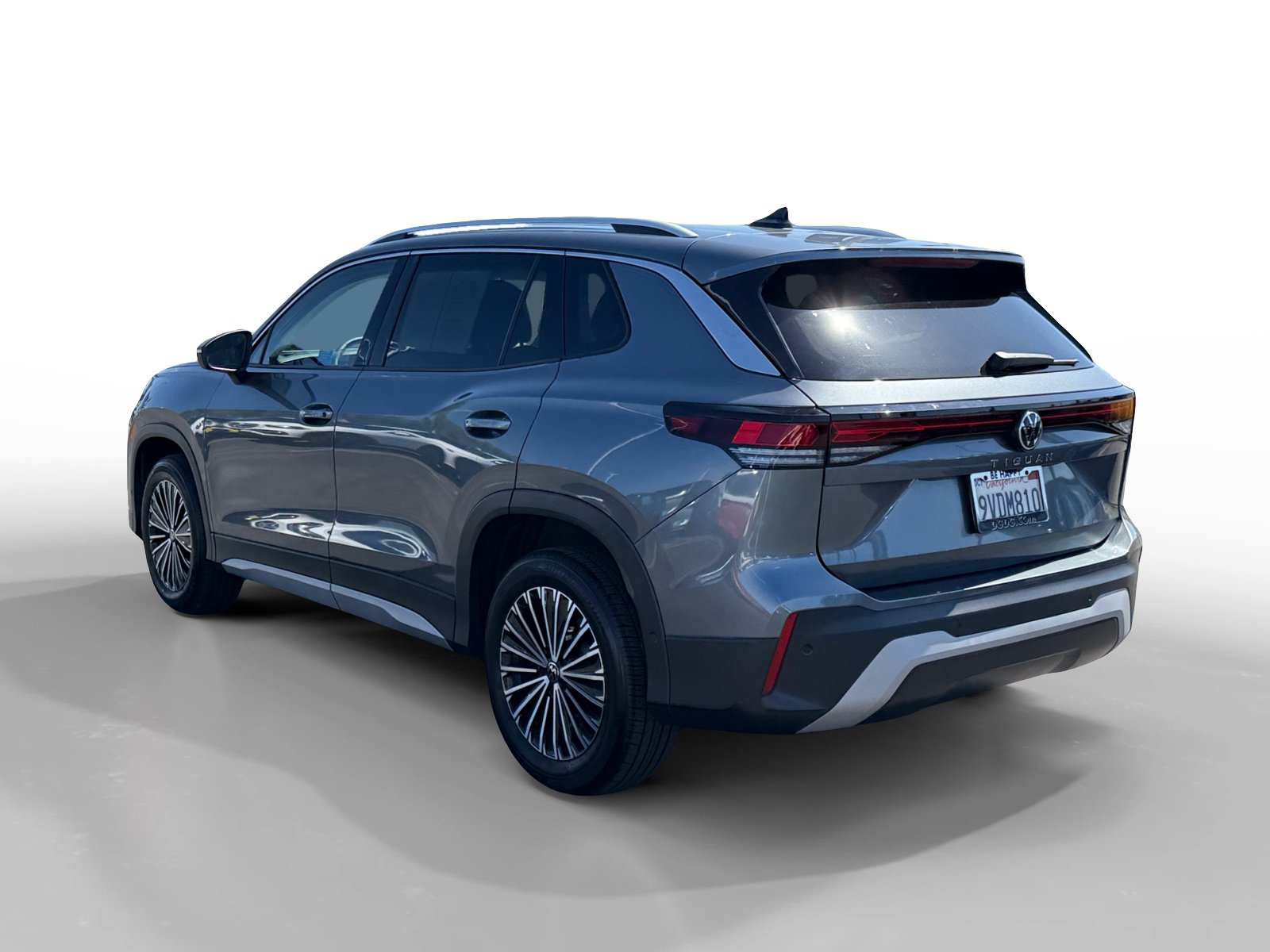 Certified 2025 Volkswagen Tiguan S FWD image 3