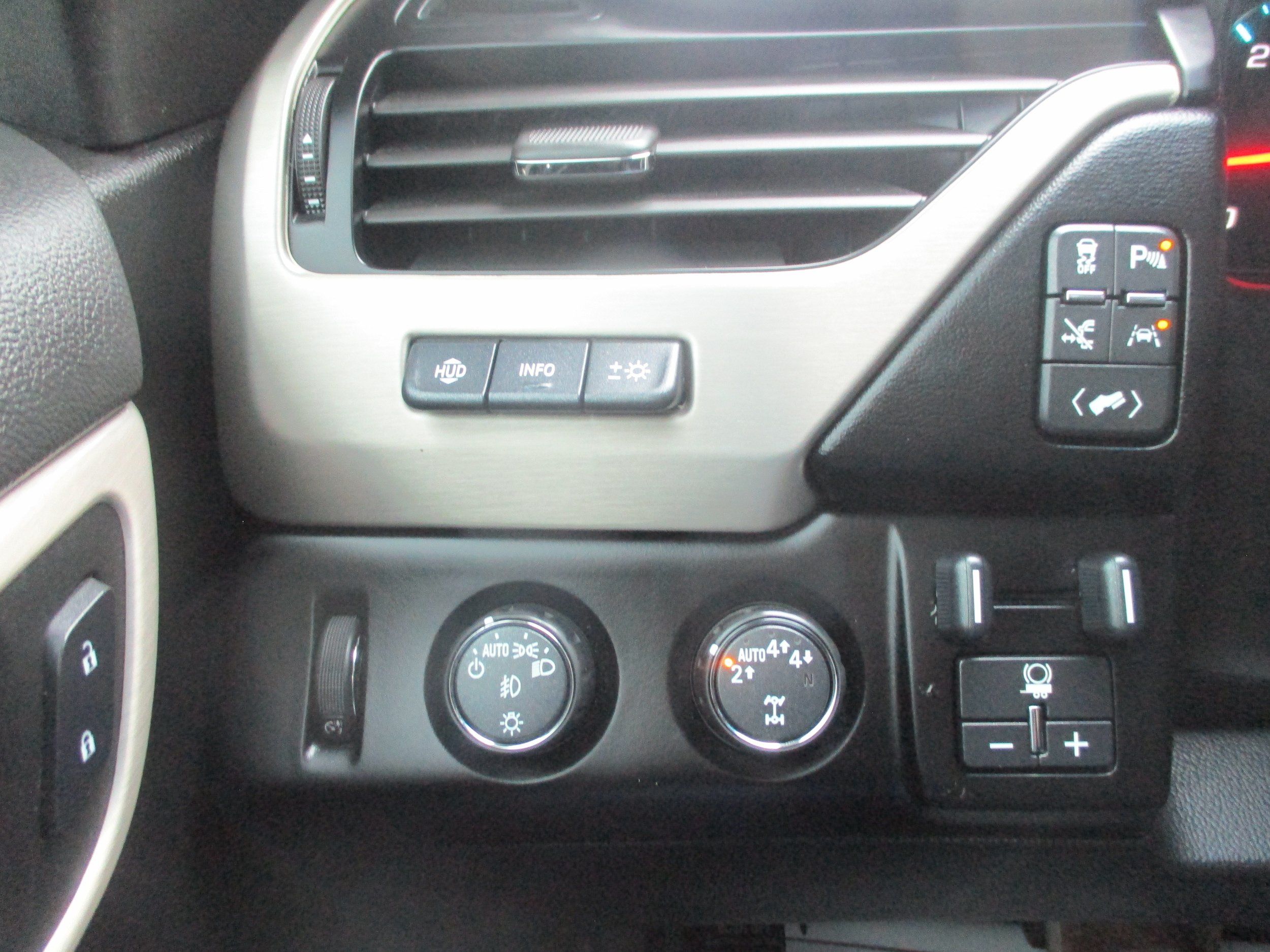 Used 2020 GMC Yukon Denali w/ Denali Ultimate Package AWD/4WD image 16