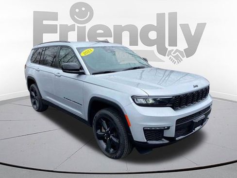Used 2023 Jeep Grand Cherokee L Limited w/ Black Appearance Package AWD/4WD image 3