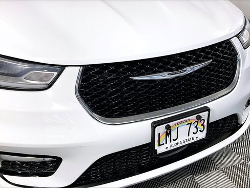 Used 2022 Chrysler Pacifica Touring-L image 29