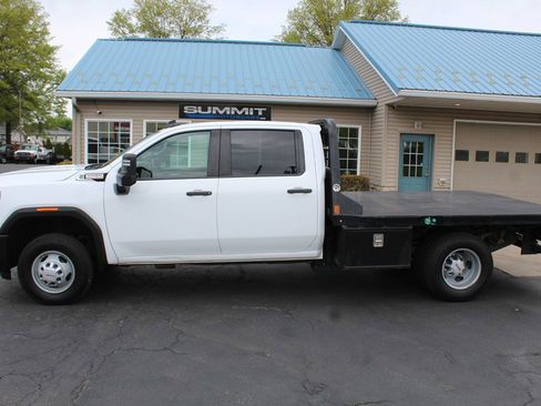 Used 2024 GMC Sierra 3500 Pro w/ Convenience Package AWD/4WD image 2
