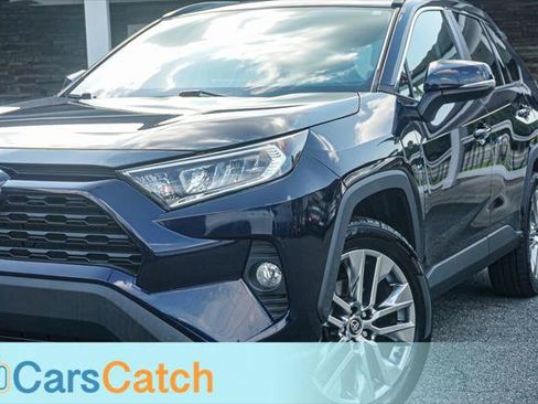 Used 2020 Toyota RAV4 XLE Premium AWD/4WD image 6