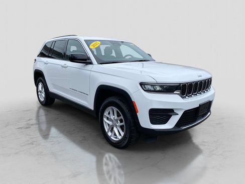 Certified 2025 Jeep Grand Cherokee Laredo X AWD/4WD image 11