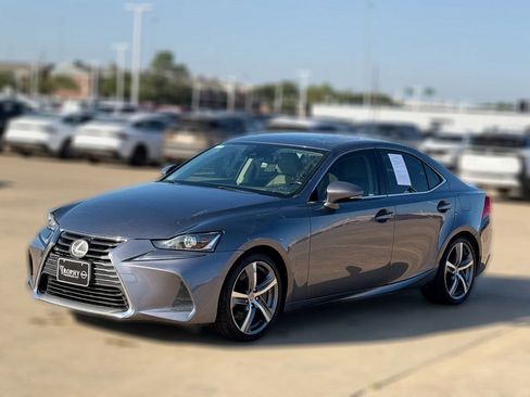 Used 2017 Lexus IS 200t w/ Premium Package RWD image 4