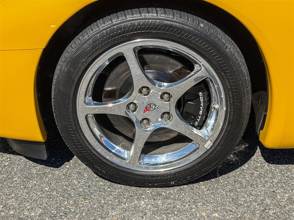 Used 2003 Chevrolet Corvette Coupe w/ Preferred Equipment Group RWD image 20