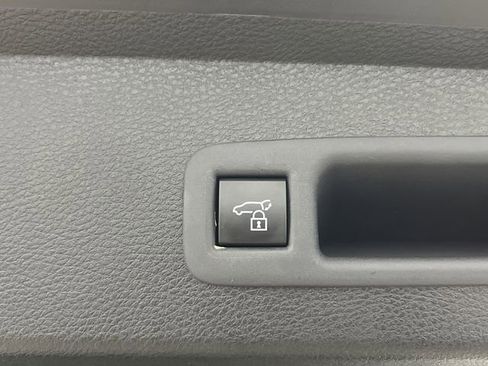 Used 2025 Toyota Sienna XLE image 15