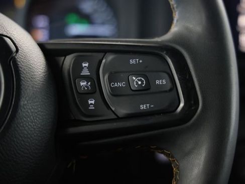 Used 2024 Jeep Wrangler Unlimited AWD/4WD image 31