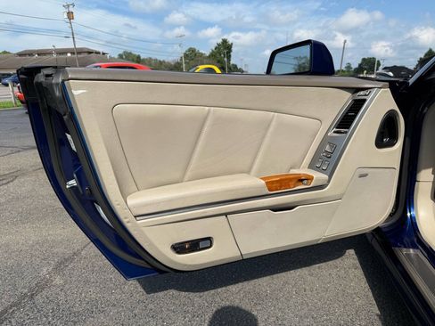 Used 2005 Cadillac XLR RWD image 32