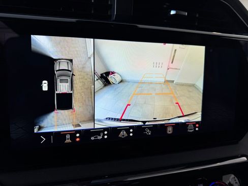 Certified 2025 GMC Sierra 1500 AT4 w/ Technology Package AWD/4WD image 23