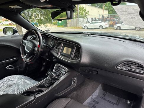 Used 2015 Dodge Challenger SXT RWD image 16