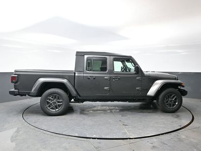 New 2026 Jeep Gladiator Sport