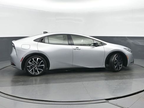 Used 2025 Toyota Prius Plug-In Hybrid image 6