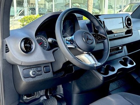 Used 2025 Mercedes-Benz Sprinter 2500 image 12