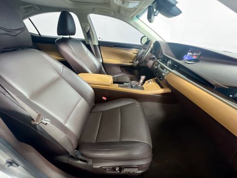 Used 2018 Lexus ES 350 w/ Premier Package FWD image 30