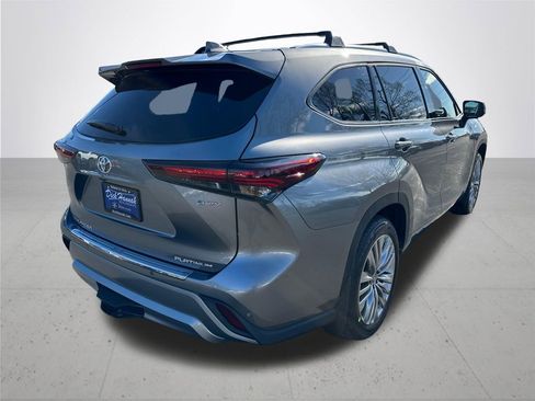New 2026 Toyota Highlander Platinum image 7