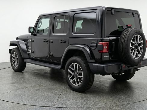 Used 2025 Jeep Wrangler Unlimited Sahara AWD/4WD image 6
