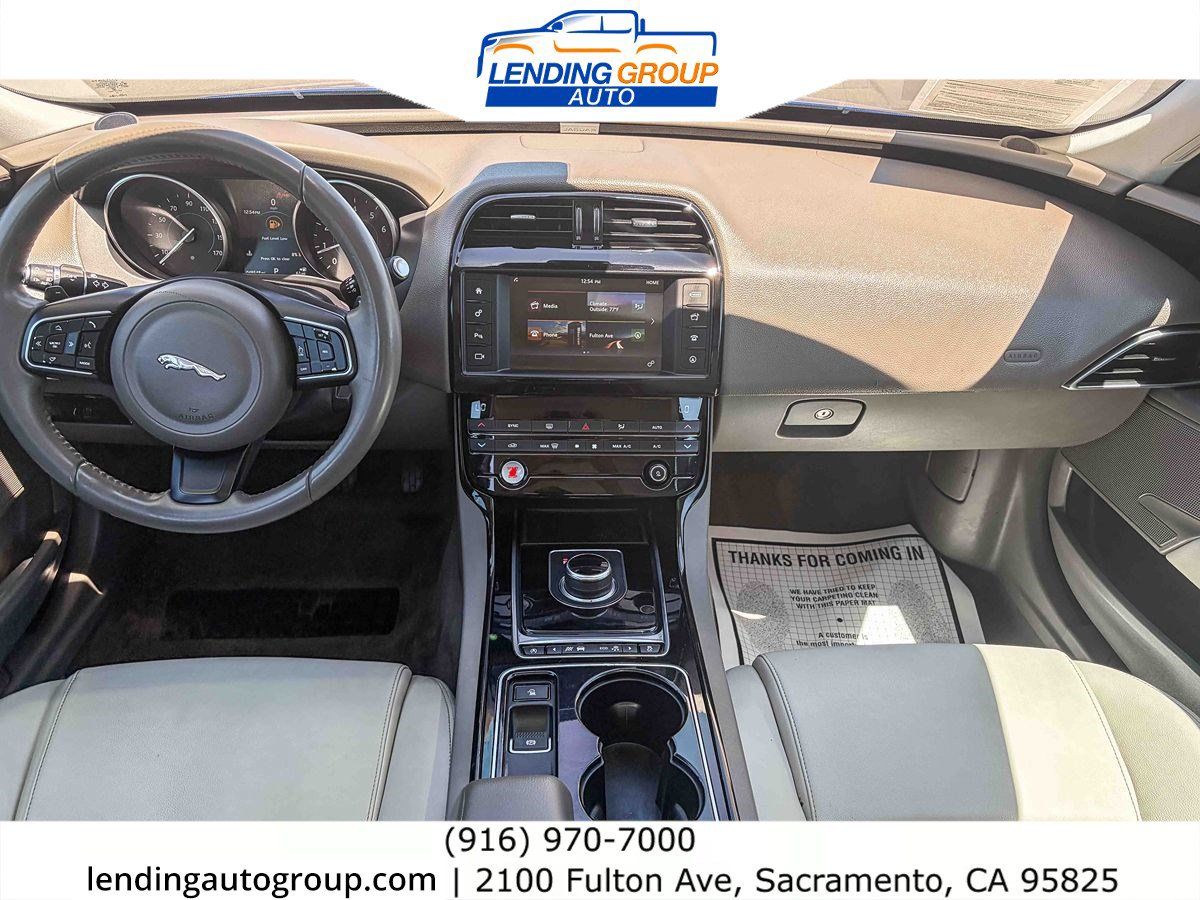 Used 2017 Jaguar XE Premium RWD image 11