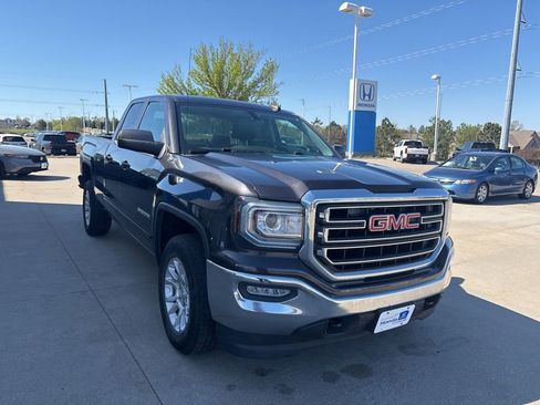 Used 2016 GMC Sierra 1500 SLE w/ SLE Value Package image 3