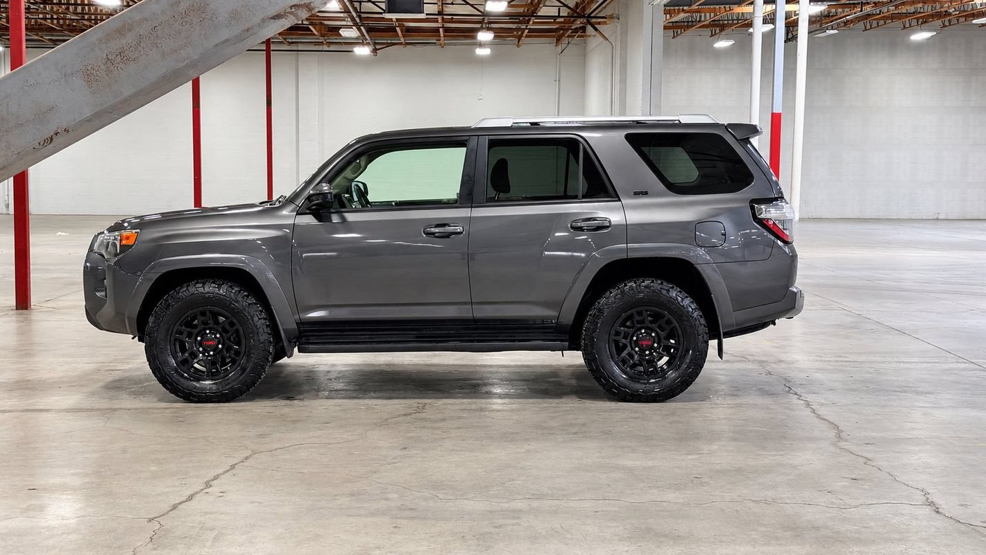 Used 2016 Toyota 4Runner SR5 AWD/4WD image 2
