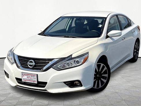 Used 2018 Nissan Altima 2.5 SV image 2