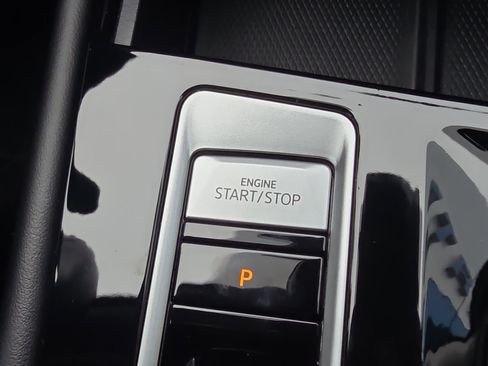 Used 2024 Volkswagen Atlas SE image 35