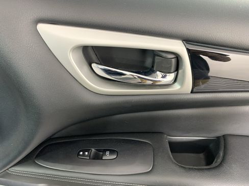 Used 2020 Nissan Pathfinder SV FWD image 39