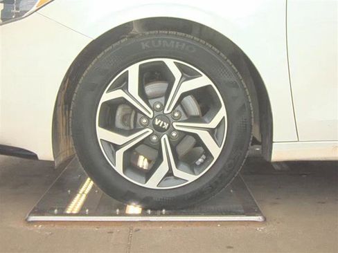 Used 2021 Kia Forte LXS FWD image 9