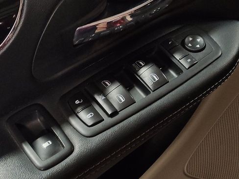 Used 2017 Dodge Grand Caravan SXT FWD image 27