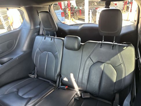 Used 2020 Chrysler Pacifica Touring-L Plus w/ S Appearance Package FWD image 24
