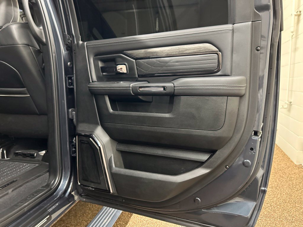 Used 2025 RAM 3500 Limited AWD/4WD image 17