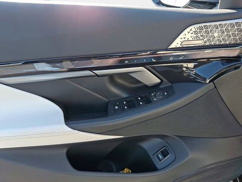 Used 2025 BMW i5 xDrive40 w/ M Sport Package image 13