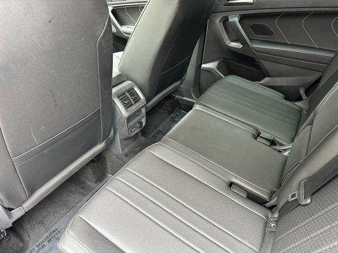 Used 2023 Volkswagen Tiguan SE FWD image 11