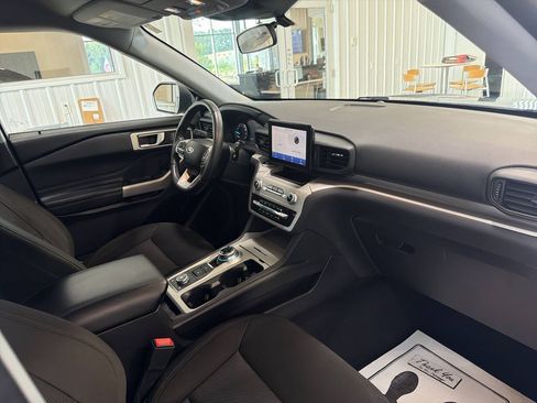 Used 2023 Ford Explorer XLT AWD/4WD image 28