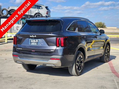 New 2025 Kia Sorento S image 4