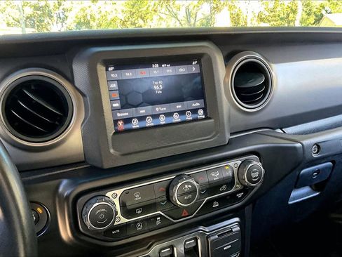 Used 2021 Jeep Wrangler Sport S image 8