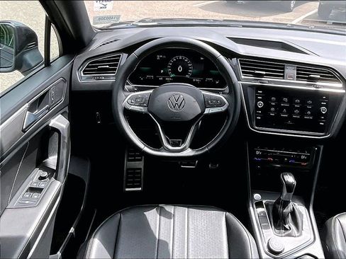 Used 2023 Volkswagen Tiguan SE R-Line AWD/4WD image 17