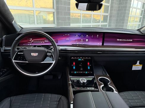 Used 2026 Cadillac Escalade Platinum Sport w/ LPO, ONYX Package image 43