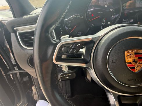 Used 2018 Porsche Macan AWD/4WD image 18