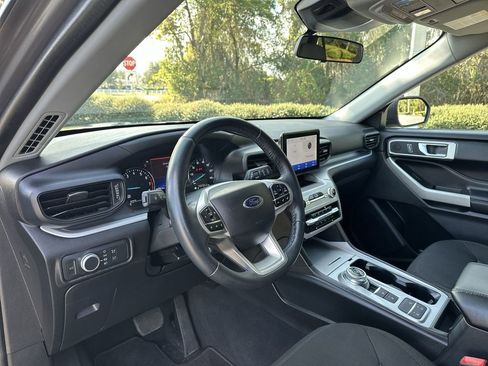 Used 2022 Ford Explorer XLT image 12