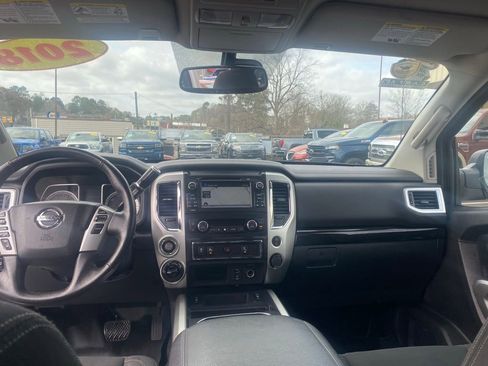 Used 2018 Nissan Titan SV w/ SV Convenience Package image 45