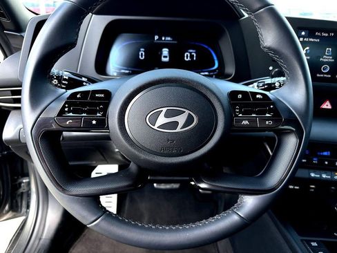 Used 2025 Hyundai Elantra Sport image 16