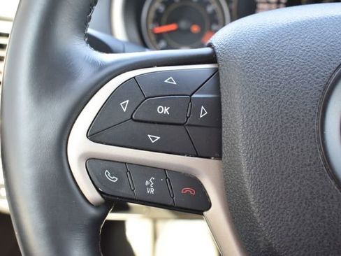 Used 2015 Jeep Cherokee Latitude w/ Cold Weather Group AWD/4WD image 23